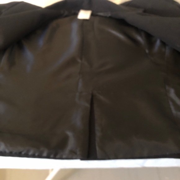 4 four pieces to this BLACK TODDLERS SUIT!$8 - Picture 9 of 14